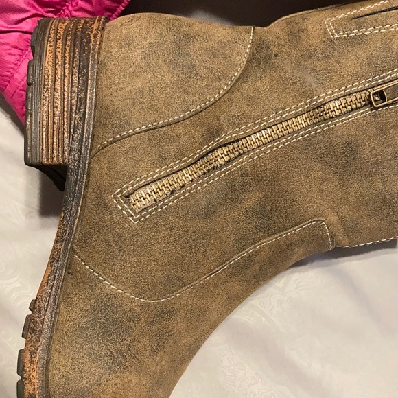 Boots - Picture 3 of 3